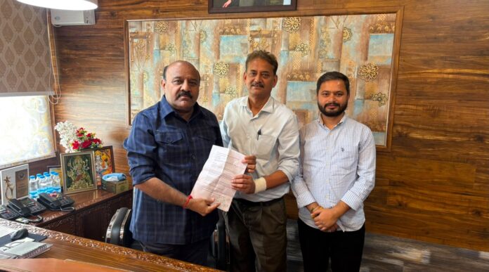 Satish Sharma meets Deputy Chief Minister Surinder Choudhary